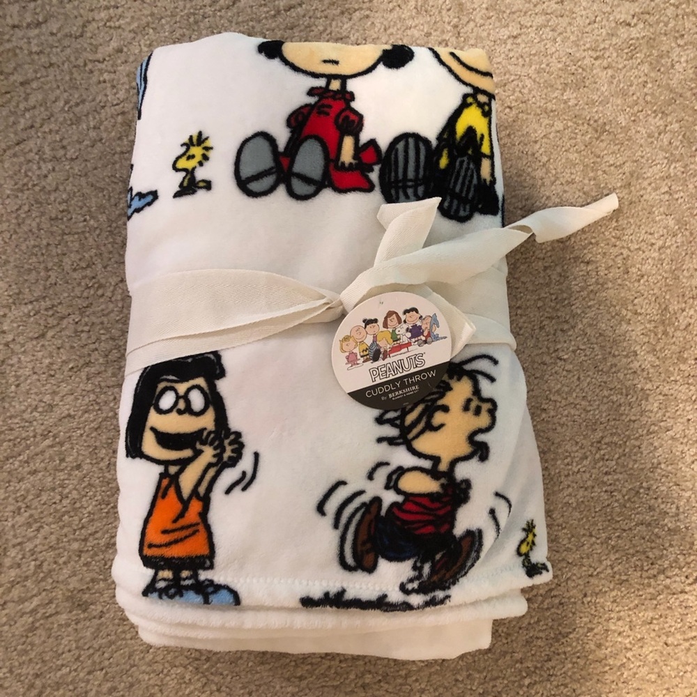 Peanuts Cuddly Throw Blanket - Red, Yellow, Black